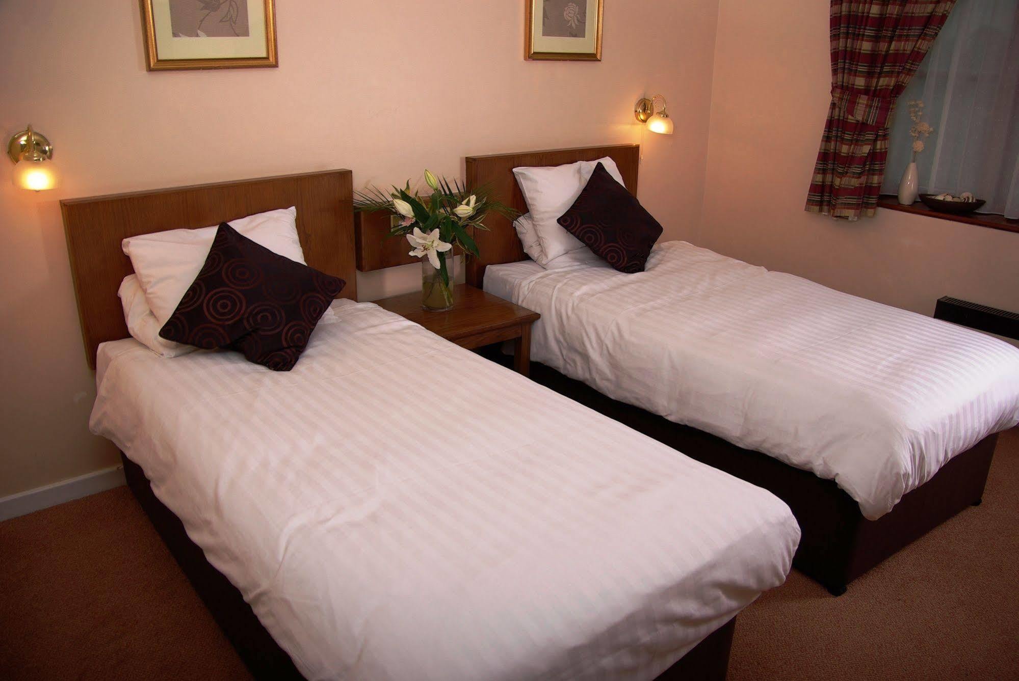 Beaufort Park Hotel Mold Zimmer foto
